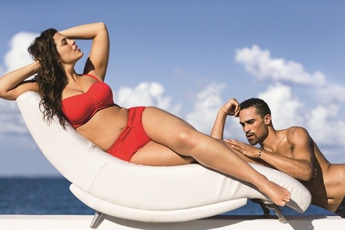 Người mẫu ngoại cỡ vẫn ‘hot’ trên tạp chí áo tắm Sports Illustrated - ảnh 1