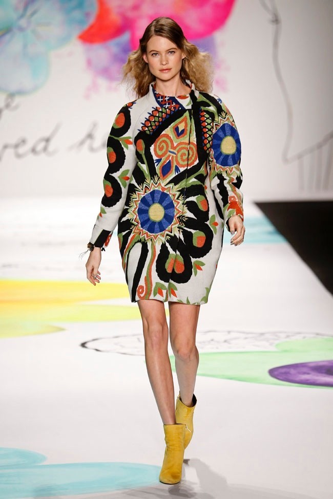 Bừng nở sắc hoa trong BST thu đông 2015 của Desigual - ảnh 1