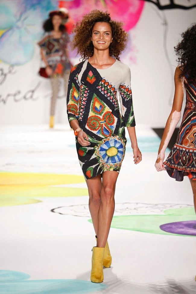 Bừng nở sắc hoa trong BST thu đông 2015 của Desigual - ảnh 4