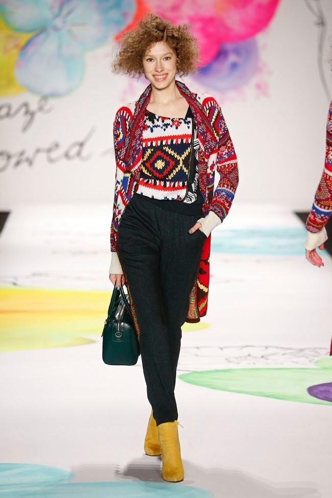 Bừng nở sắc hoa trong BST thu đông 2015 của Desigual - ảnh 8