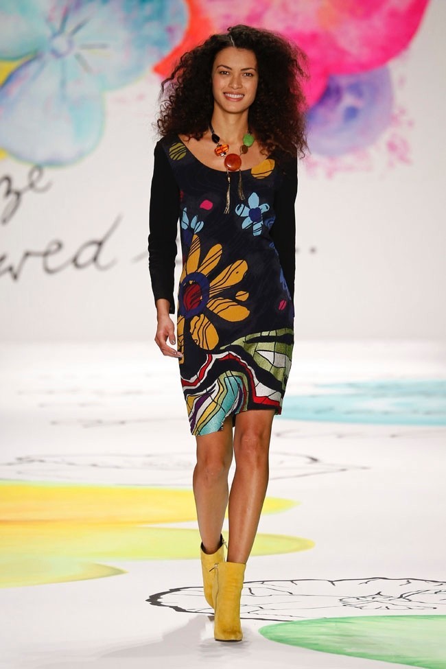Bừng nở sắc hoa trong BST thu đông 2015 của Desigual - ảnh 22