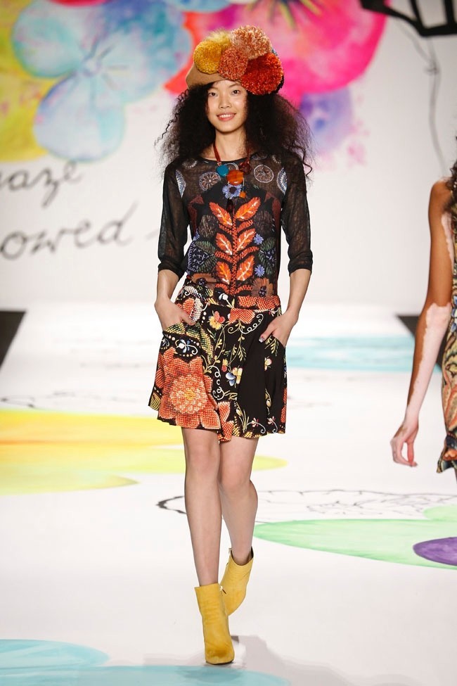 Bừng nở sắc hoa trong BST thu đông 2015 của Desigual - ảnh 24