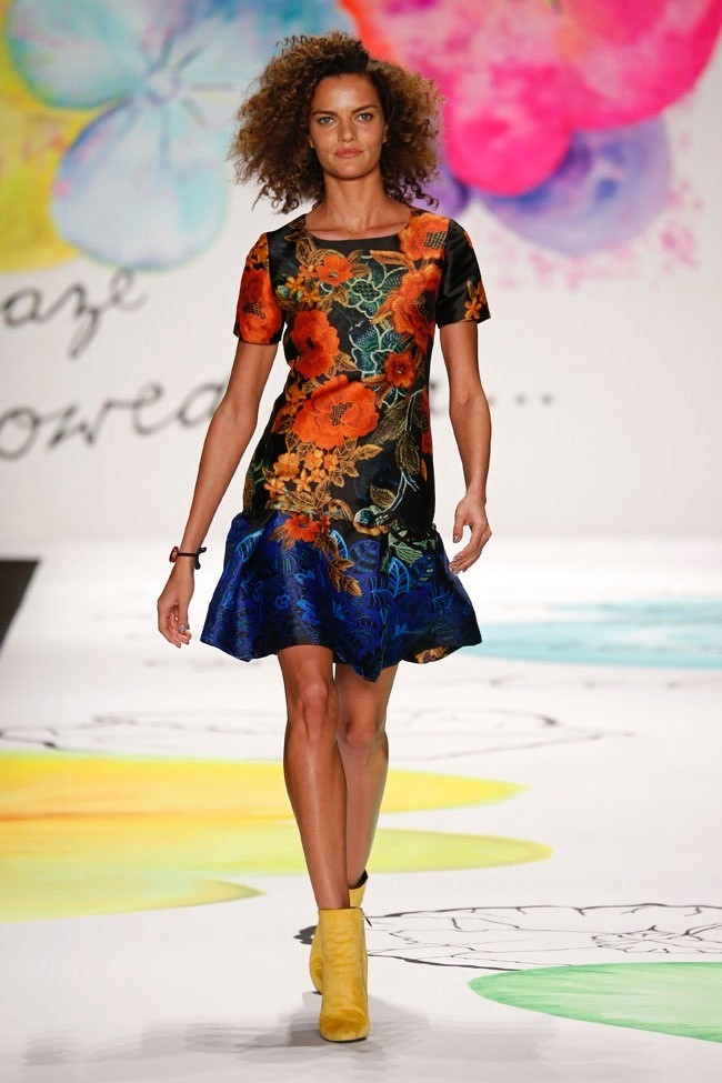 Bừng nở sắc hoa trong BST thu đông 2015 của Desigual - ảnh 26