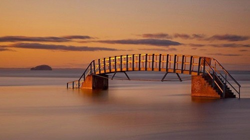 Cây cầu xuống gặp 'long vương' ở Scotland - ảnh 3
