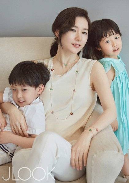 Nàng 'Dae Jang Geum’ khoe vẻ đẹp không tuổi - ảnh 3