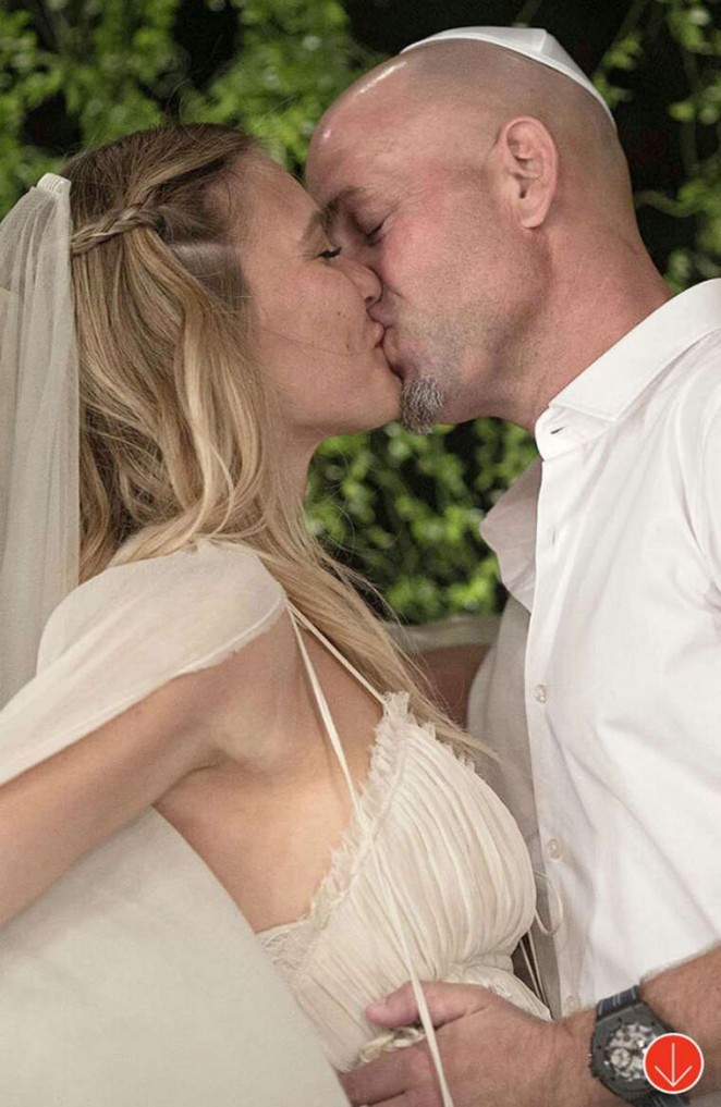 Siêu mẫu Bar Refaeli khoe sắc vóc nóng bỏng - ảnh 17