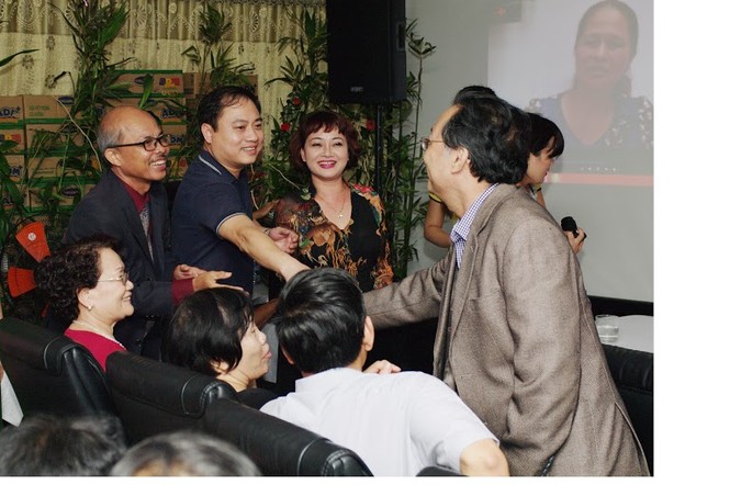 Nghệ sỹ Hán Văn Tình diễn kịch mừng sinh nhật Bệnh viện Ung bướu Hưng Việt - ảnh 4