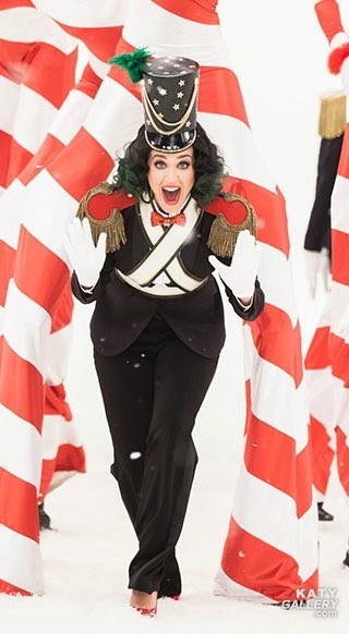 Đón Giáng sinh sớm cùng Katy Perry - ảnh 10