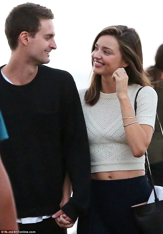 Miranda Kerr quá đỗi gợi cảm với đầm ren xuyên thấu - ảnh 8