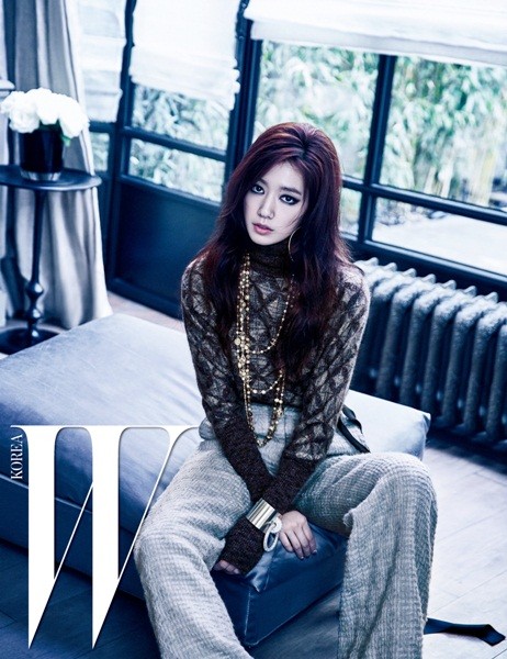 Park Shin Hye khác lạ với phong cách ma mị - ảnh 2