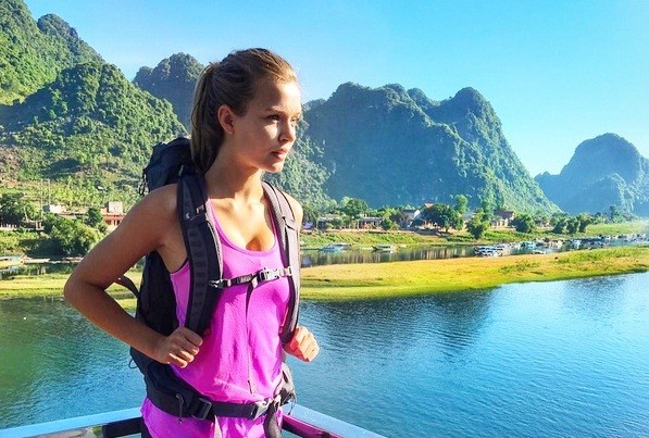 Siêu mẫu Victoria’s Secret thăm động Phong Nha, thám hiểm hang Sơn Đoòng - ảnh 1
