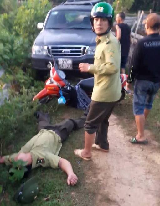 Khởi tố đối tượng tấn công cán bộ kiểm lâm nhập viện - ảnh 2