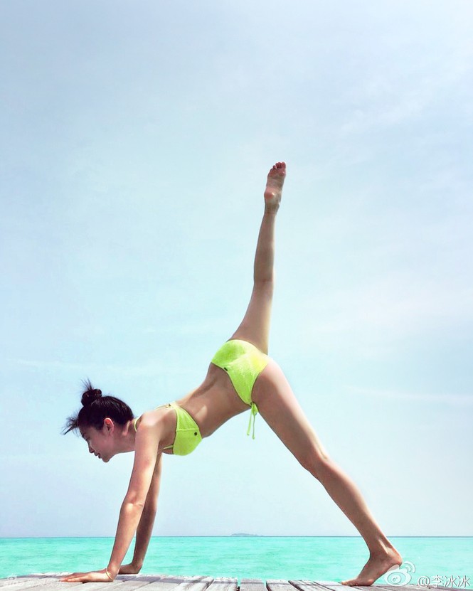 Lý Băng Băng khoe ba vòng hoàn hảo khi diện bikini tập yoga - ảnh 6