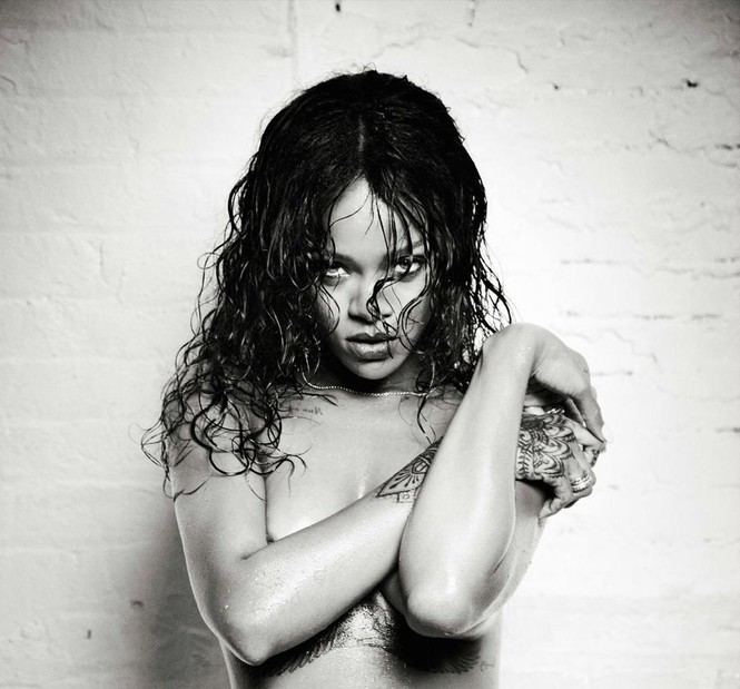 Ngắm đường cong ‘bỏng rẫy’ của nữ ca sĩ Rihanna - ảnh 3