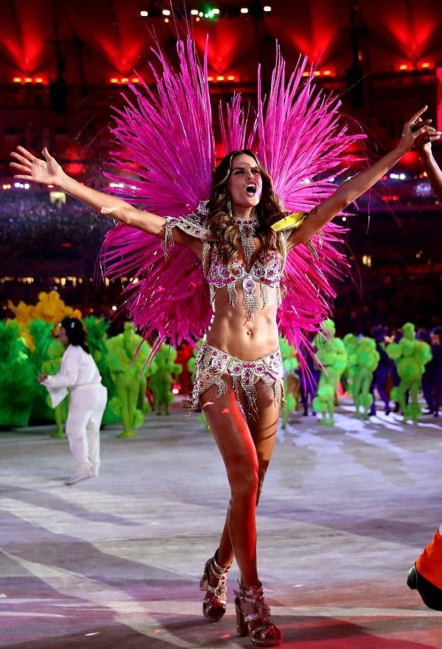Thiên thần nội y 'bốc lửa' trong lễ bế mạc Olympic 2016 - ảnh 4