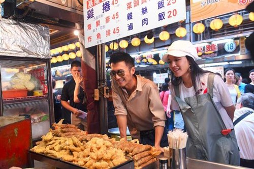Thư Kỳ - Tạ Đình Phong xắn tay áo… làm nông dân - ảnh 5