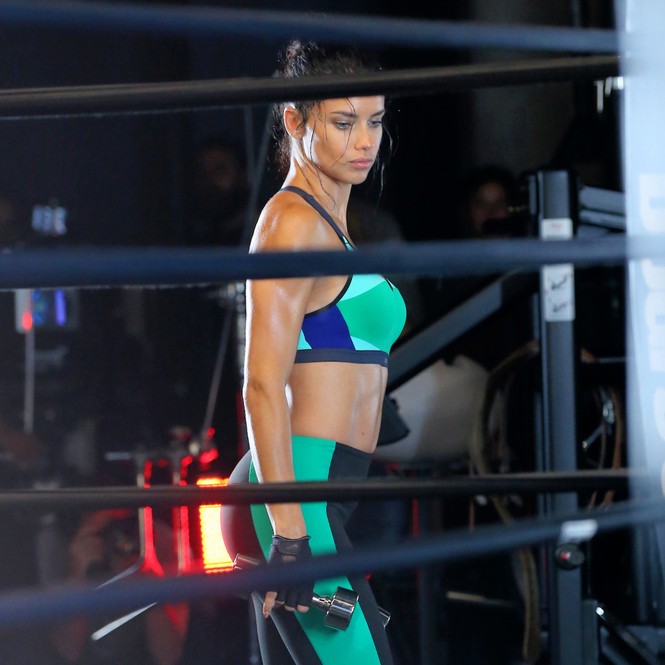 Adriana Lima - ảnh 6