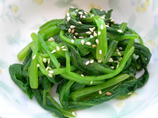 gia vị,muối,tỏi,gừng,hành lá,muỗng,dầu ăn,nước sôi, cải bó xôi - ảnh 1