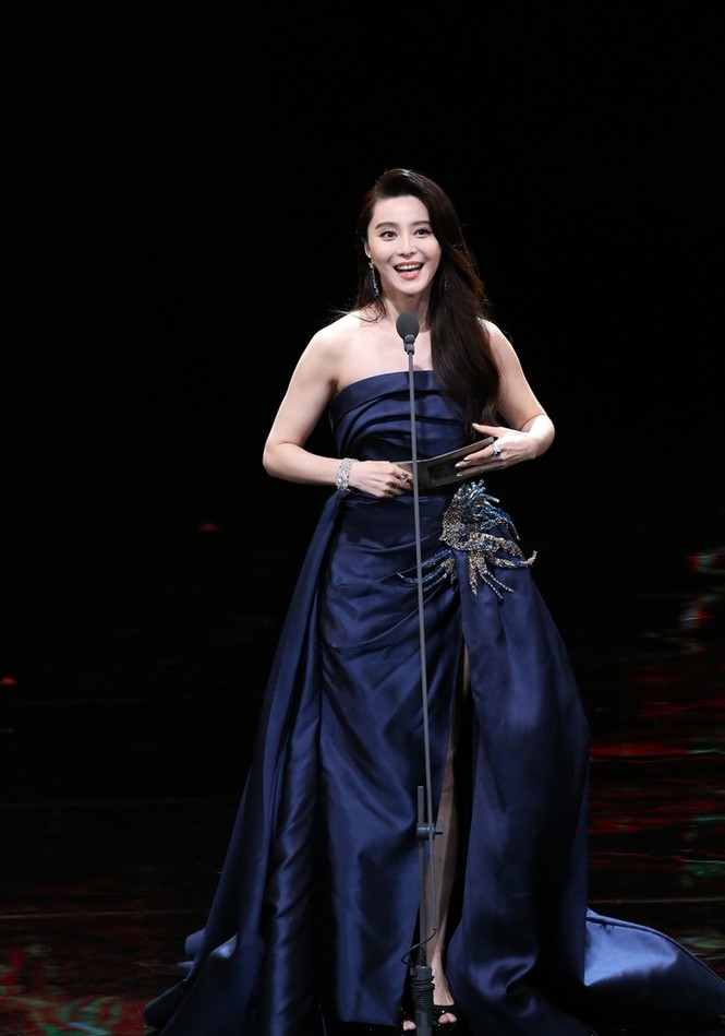 điện ảnh,nữ diễn viên,Pop,showbiz,lễ trao giải,Thư Kỳ,trao giải,xinh đẹp,Phạm Băng Băng,Đài Loan,thảm đỏ,mỹ nhân, Trương Nghệ Mưu, Châu Đông Vũ, Lâm Y Thần, lễ trao giải thưởng điện ảnh Kim Mã lần thứ 53, Đài Bắc, Lý Thần - ảnh 10