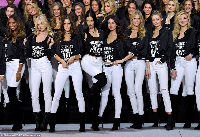 Victoria's Secret, Valery Kaufman, Devon Windsor, Bella Hadid, Romee Strijd, Izabel Goulart, Taylor Hill, Lameka Fox, Stella Maxwell, Joan Smalls, Kendall Jenner, Lily Donaldson, Model, 36 Model, Model, Model, Sara Sampaio, Jasmine Tookes, Model, Alessand - ảnh 5
