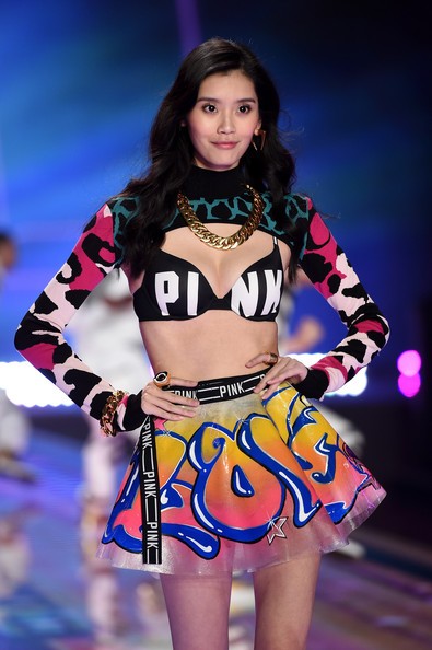 người đẹp,vẻ đẹp,trình diễn,Victoria’s Secret,chân dài,show,tự tin, Ming Xi, Hề Mộng Dao, thiên thần nội y, vẻ đẹp đậm chất Á đông - ảnh 10