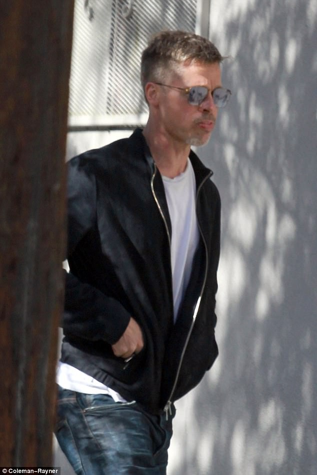 Brad Pitt hốc hác, gầy rộc sau 6 tháng bị vợ ly hôn - ảnh 1