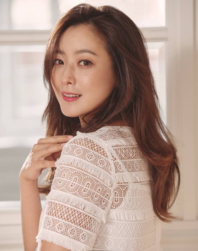 40 tuổi, Kim Hee Sun vẫn xứng danh nữ thần sắc đẹp - ảnh 6