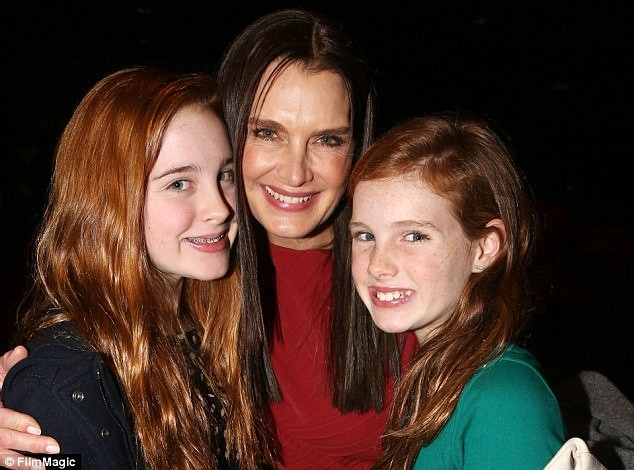 Minh tinh Brooke Shields 52 tuổi vẫn tự tin khoe dáng - ảnh 12