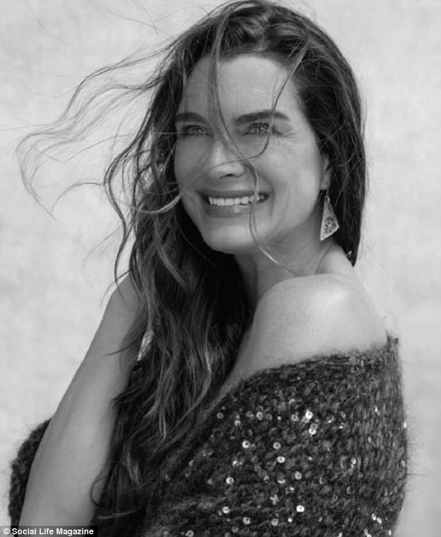 Minh tinh Brooke Shields 52 tuổi vẫn tự tin khoe dáng - ảnh 10