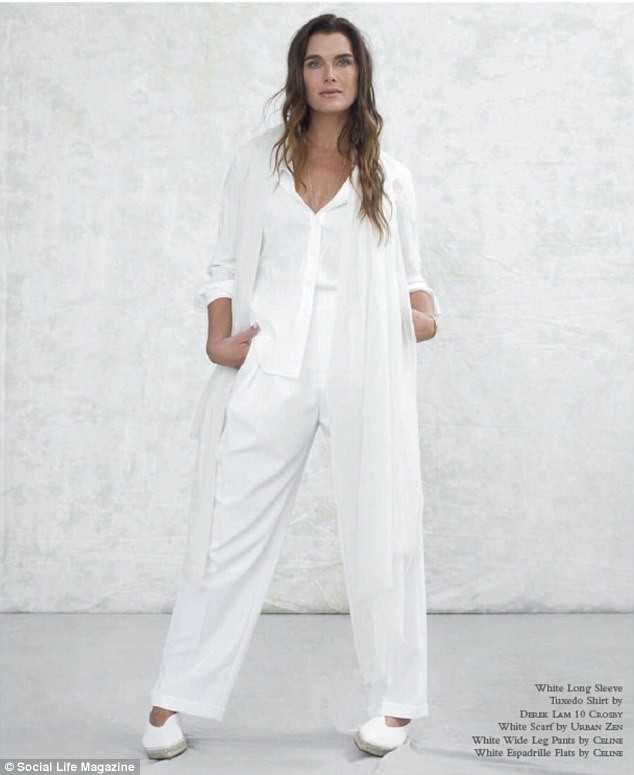 Minh tinh Brooke Shields 52 tuổi vẫn tự tin khoe dáng - ảnh 7