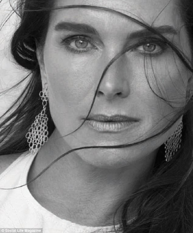 Minh tinh Brooke Shields 52 tuổi vẫn tự tin khoe dáng - ảnh 9