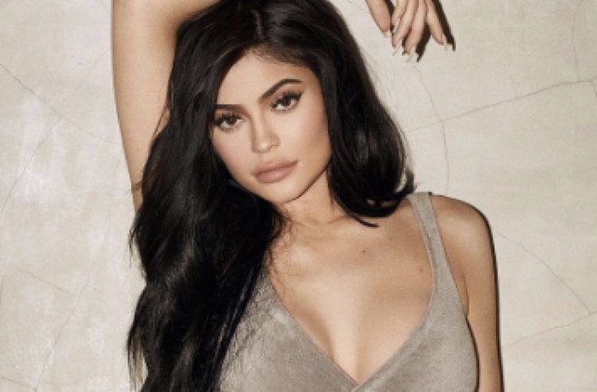 Hot girl 19 tuổi nhà Kim Kardashian khoe ba vòng ‘đồng hồ cát’ - ảnh 10
