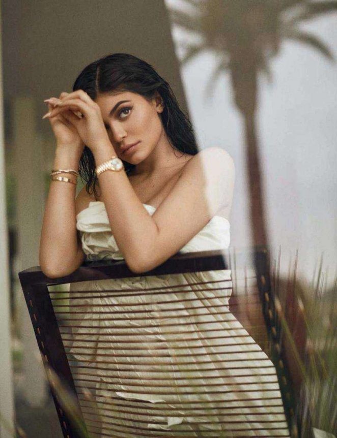 Hot girl 19 tuổi nhà Kim Kardashian khoe ba vòng ‘đồng hồ cát’ - ảnh 6