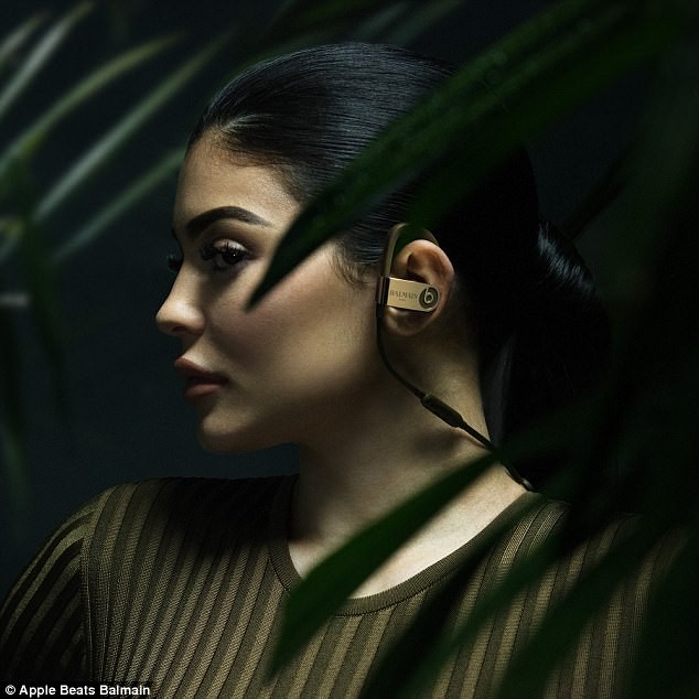 Kylie Jenner Apple Balmain - ảnh 7