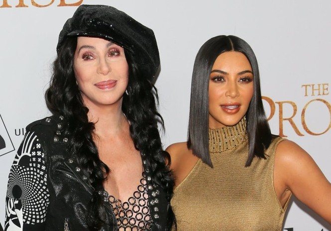 Kim Kardashian hóa ‘nữ thần disco’ Cher rực lửa - ảnh 5