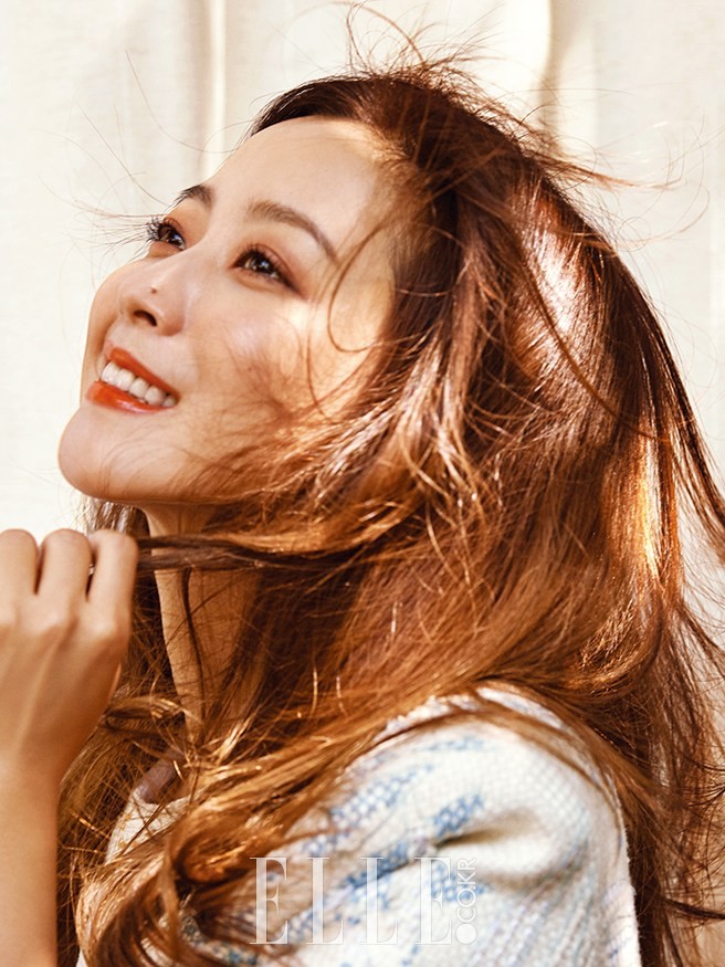 Vẻ đẹp quên tuổi của biểu tượng sắc đẹp xứ Hàn Kim Hee Sun - ảnh 5