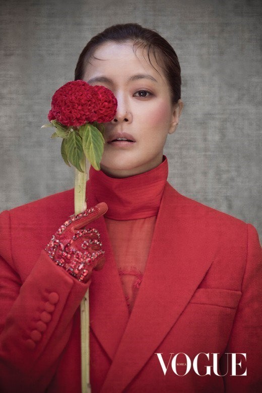 Vẻ đẹp quên tuổi của biểu tượng sắc đẹp xứ Hàn Kim Hee Sun - ảnh 3