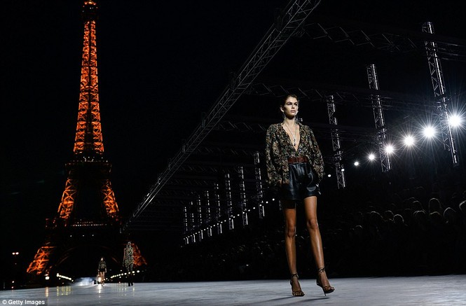 Khoảnh khắc gợi cảm hút hồn của con gái Cindy Crawford - ảnh 6