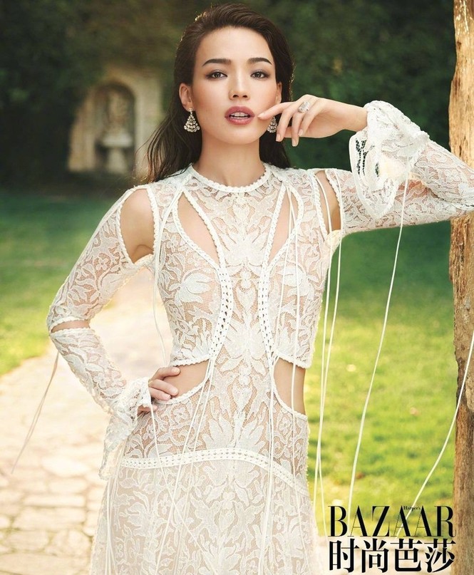 Thư Kỳ táo bạo khoe dáng với đầm ren xuyên thấu - ảnh 2