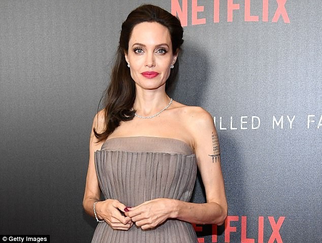 ‘Ông trùm Hollywood’ bị Angelina Jolie và loạt sao nữ tố quấy rối - ảnh 2
