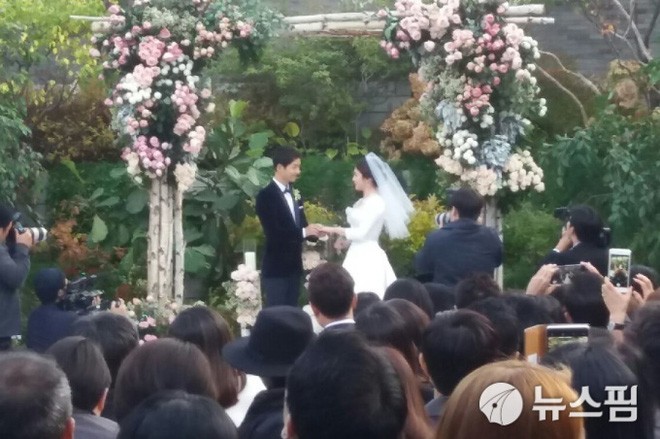 đám cưới Song Hye Kyo - Song Joong Ki, hôn nhau - ảnh 5