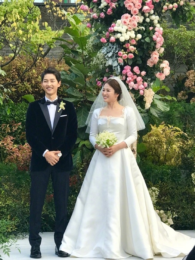 đám cưới Song Hye Kyo - Song Joong Ki, hôn nhau - ảnh 9