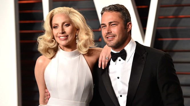 Lady Gaga đính hôn với bạn trai hơn 17 tuổi - ảnh 7