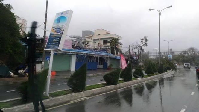 bão Damrey, bão Damrey càn quét Nha Trang, ngập, xe chết máy - ảnh 6