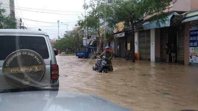 bão Damrey, bão Damrey càn quét Nha Trang, ngập, xe chết máy - ảnh 12