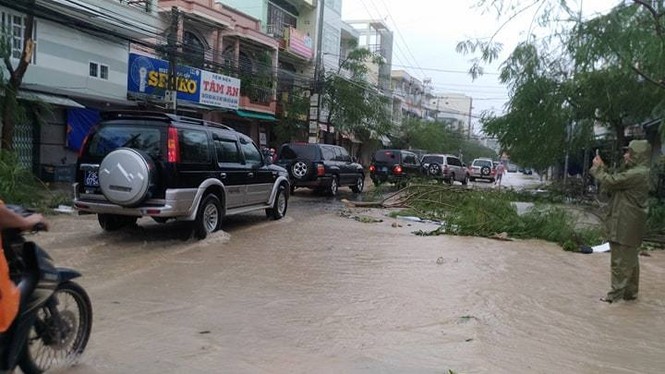 bão Damrey, bão Damrey càn quét Nha Trang, ngập, xe chết máy - ảnh 15