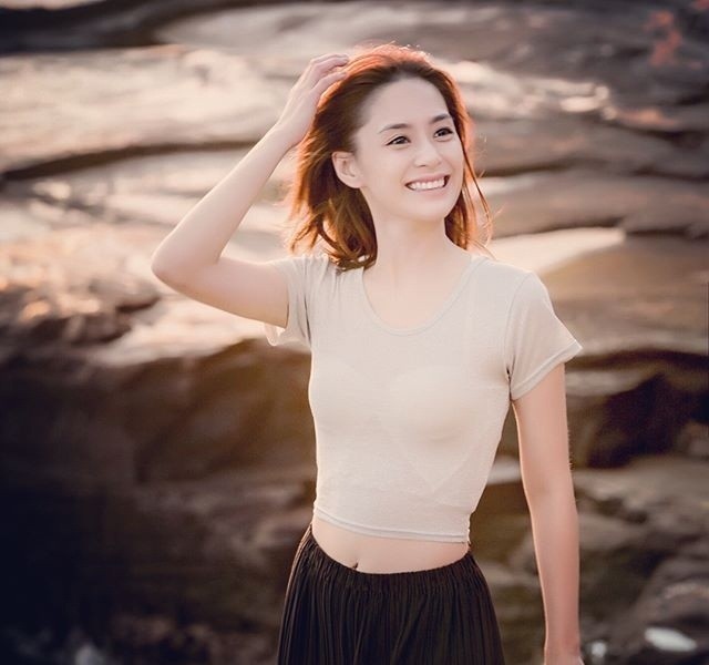Chung Hân Đồng yêu bạn trai kém tuổi - ảnh 4