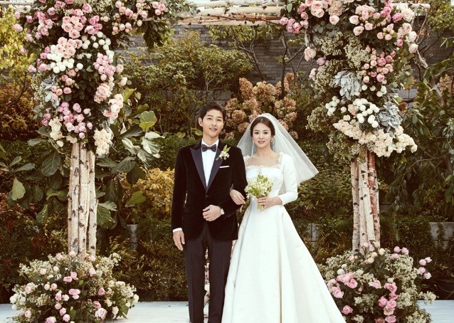 đám cưới Song Hye Kyo - Song Joong Ki, Song Hye Kyo được tặng quà cưới vòng vàng long phụng - ảnh 3