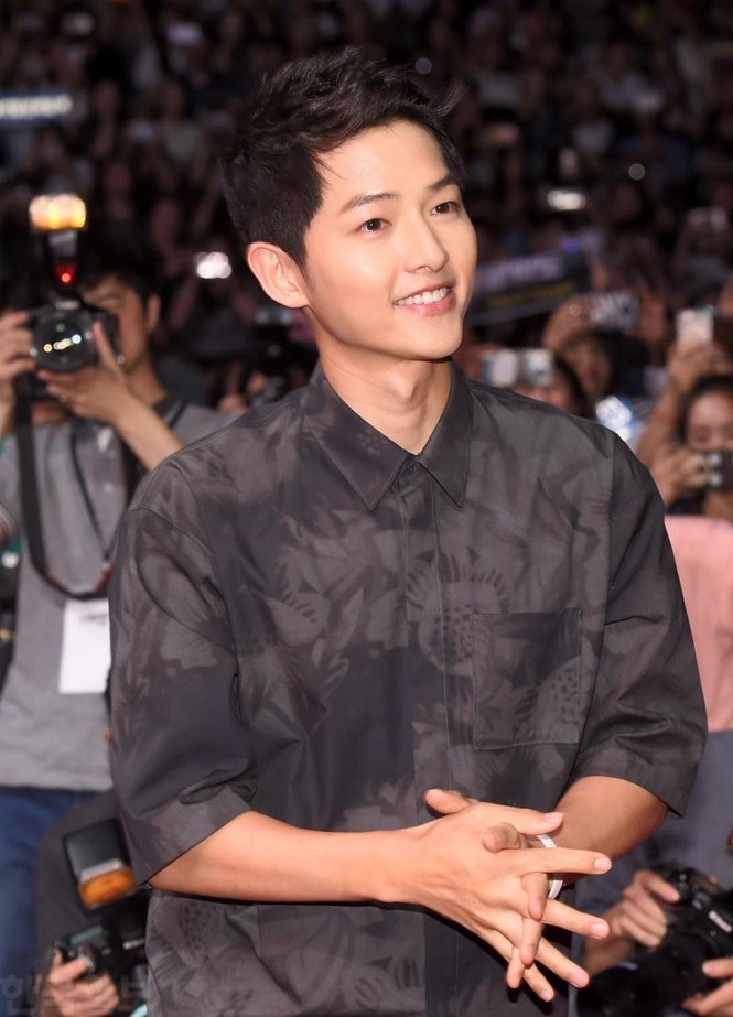 đám cưới Song Hye Kyo - Song Joong Ki, Song Hye Kyo được tặng quà cưới vòng vàng long phụng - ảnh 1