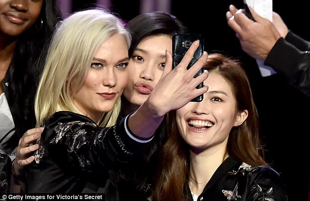 Dàn ‘chân dài’ Victoria's Secret đến Thượng Hải diễn show nội y lớn nhất năm - ảnh 9